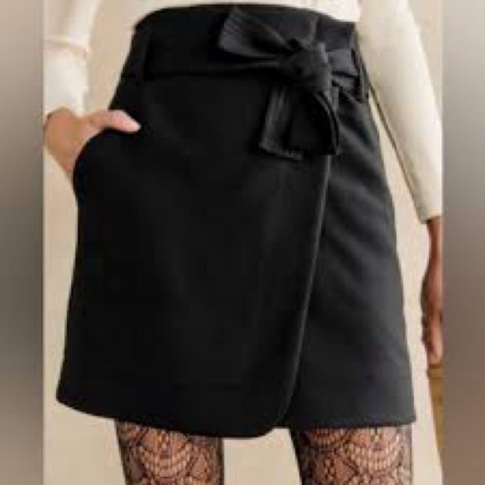 SEZANE…Leandra skirt. Short. Black. Wool blend. Sz. 38